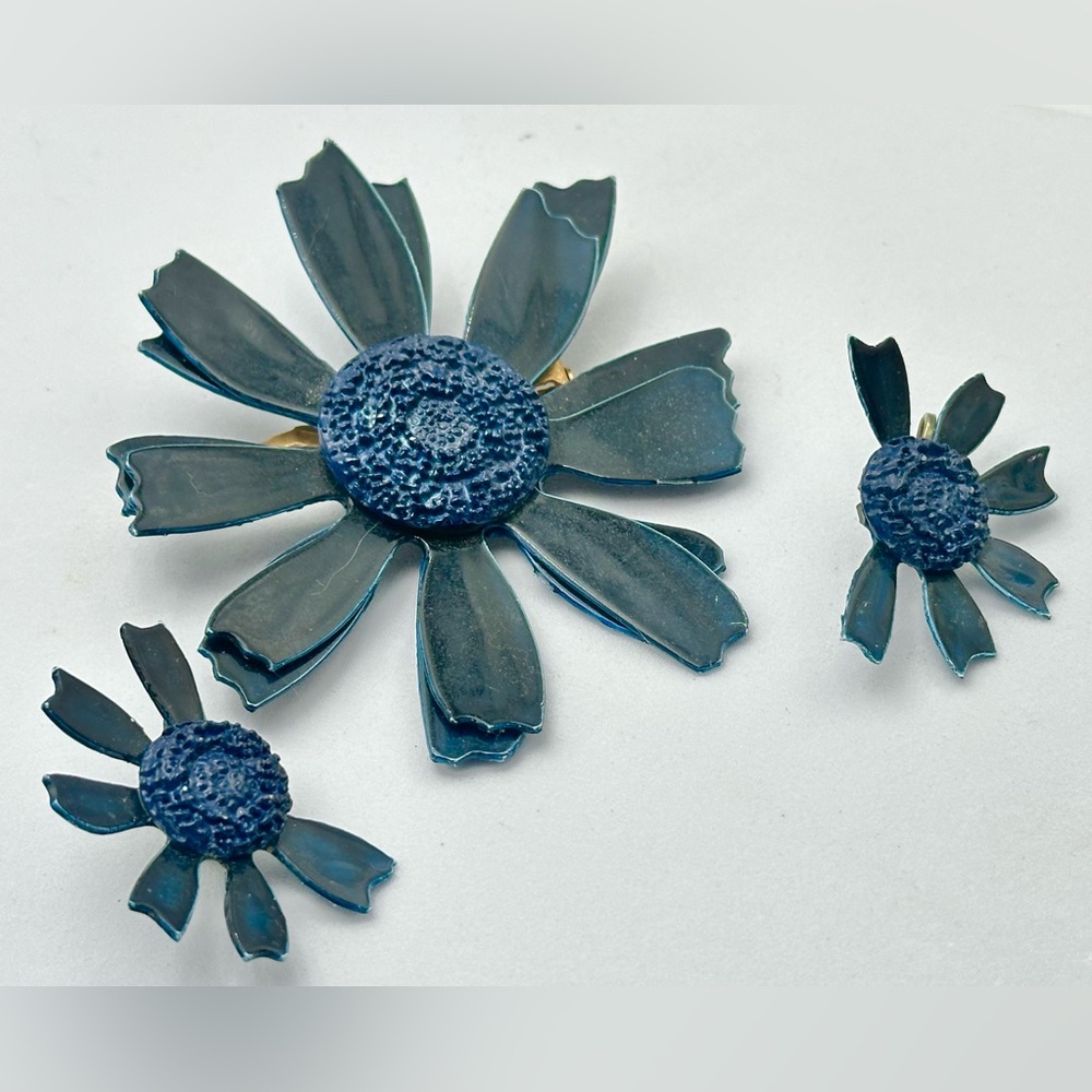 Vintage Enamel Daisy Flower Brooch Clip Earrings Set Blue Navy 60s 70s Demi